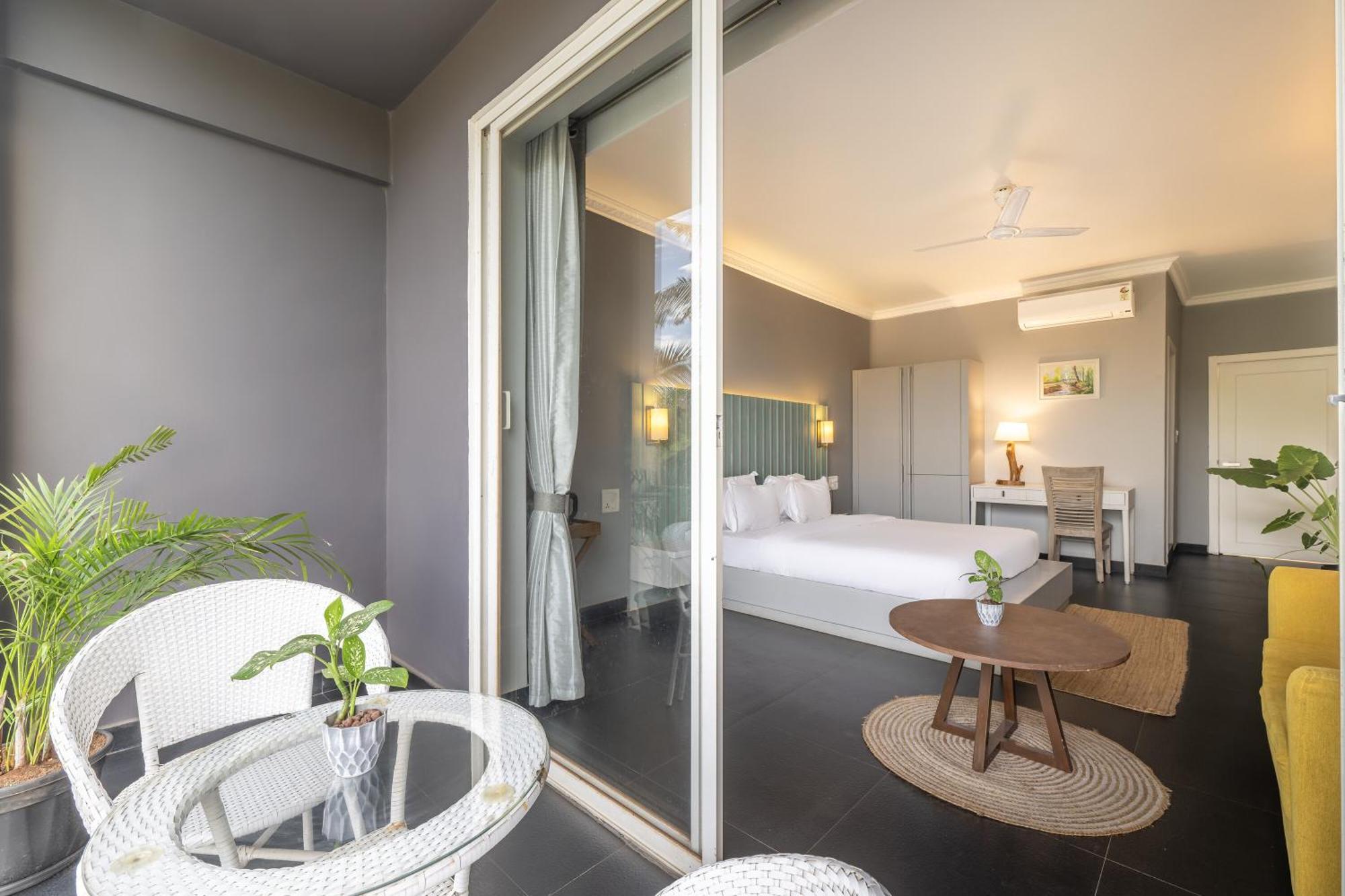 Echor Samara Morjim Goa Sea View Restro Hotell Exteriör bild