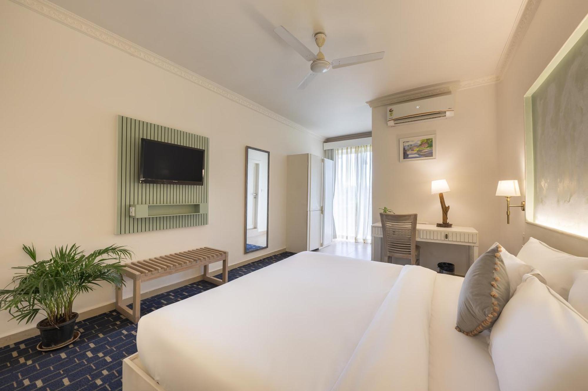Echor Samara Morjim Goa Sea View Restro Hotell Exteriör bild