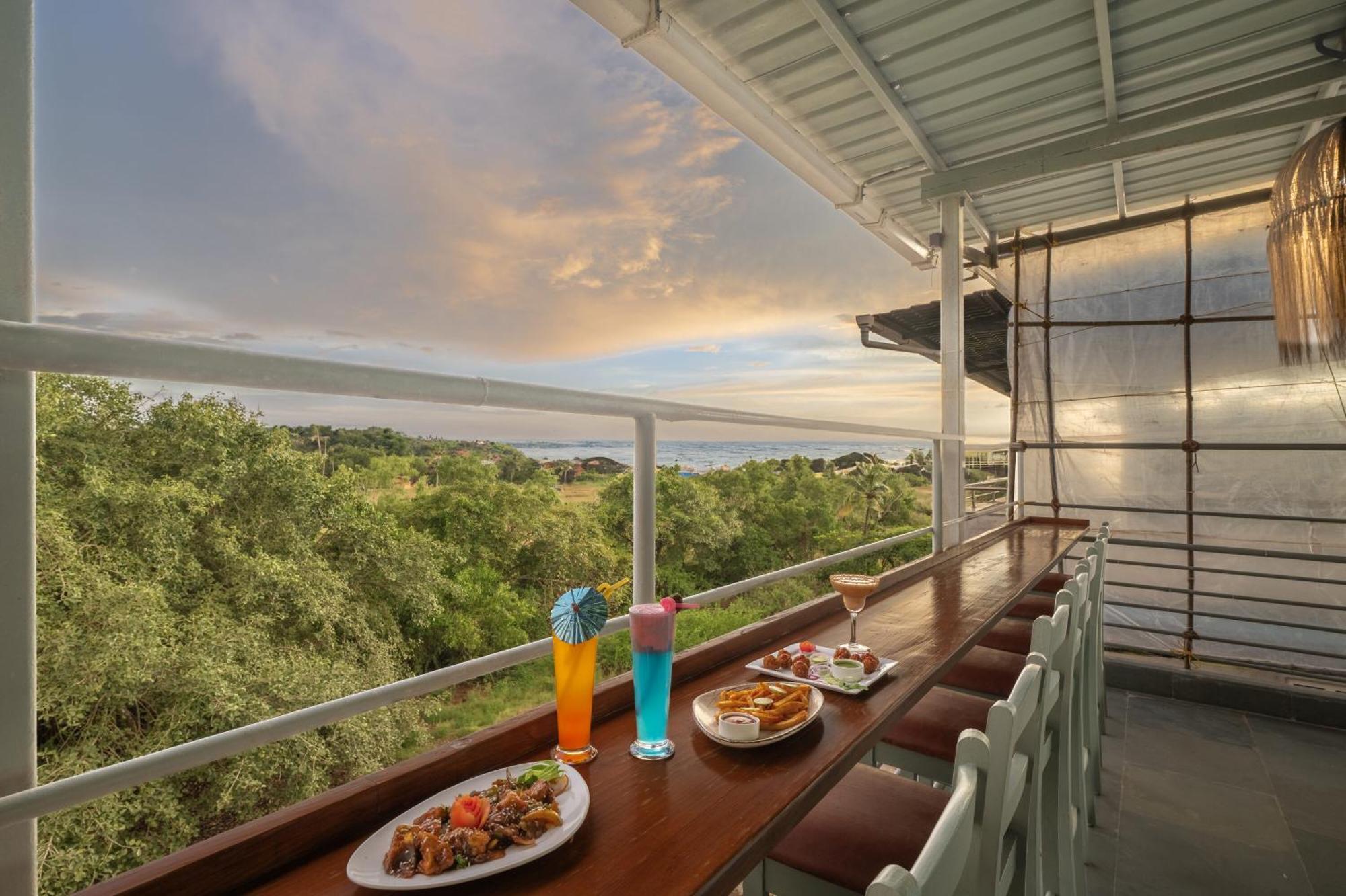 Echor Samara Morjim Goa Sea View Restro Hotell Exteriör bild